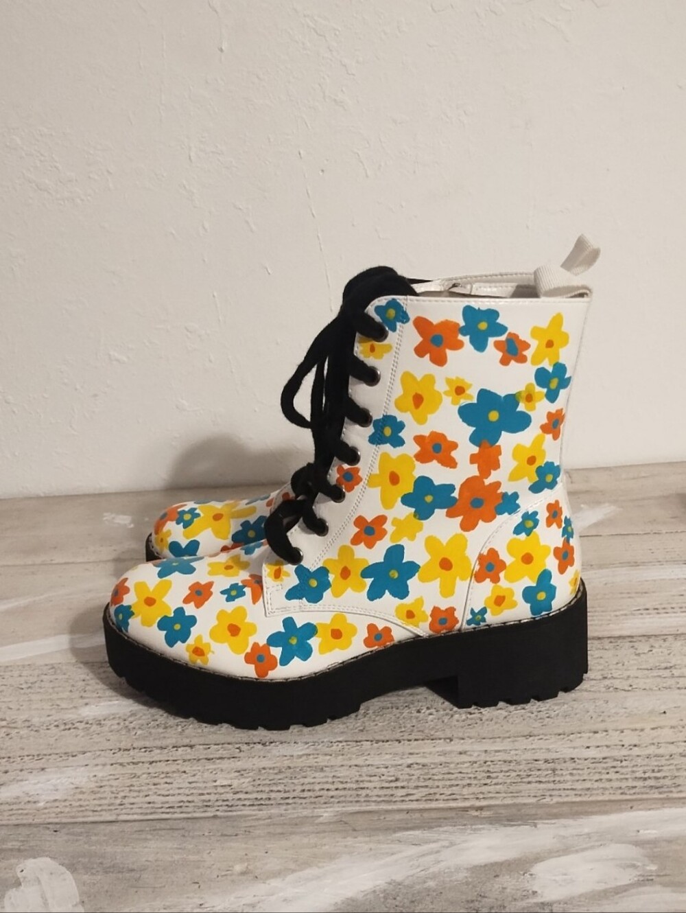 Dirty laundry combat Boots flower colorful lace up U.S.A women's size 8 )